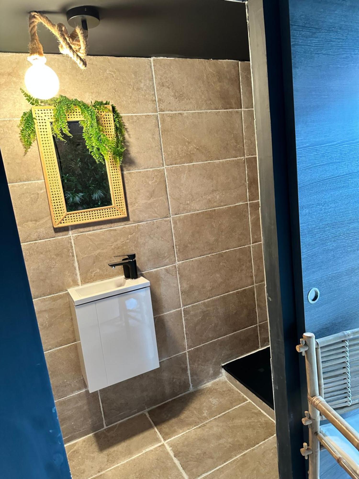 Jungle Apartment *
